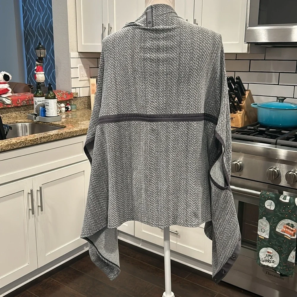 LULULEMON VINYASA Printed Hazy Heather Wrap Scarf Gray Chevron Herringbone